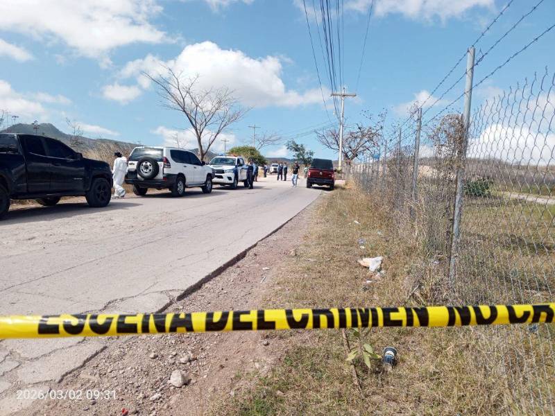 Autoridades llegaron hasta el lugar tras el reporte de un cadáver embolsado.