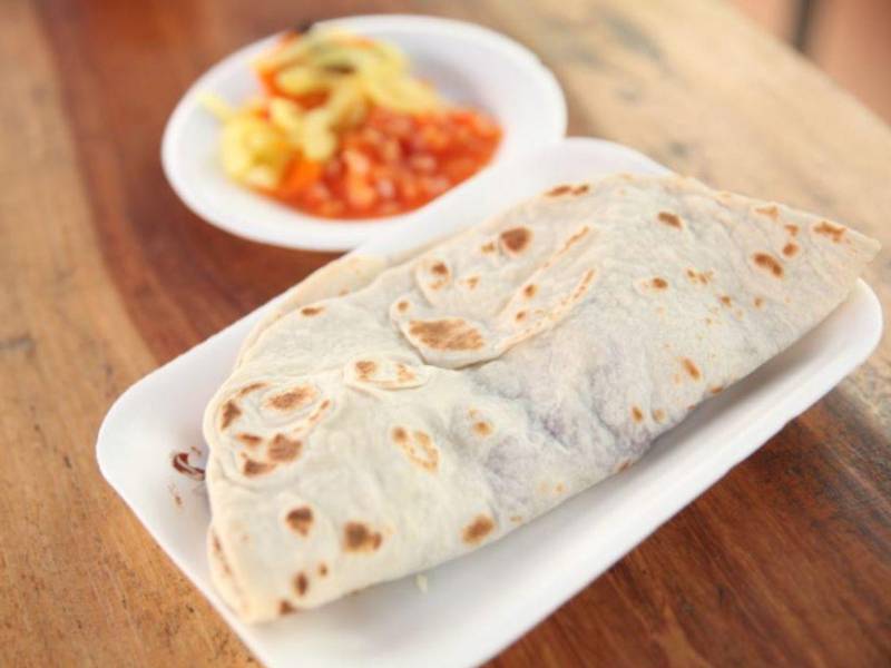 La baleada es sin duda un platillo representativo de la gastronomía hondureña que trasciende fronteras.