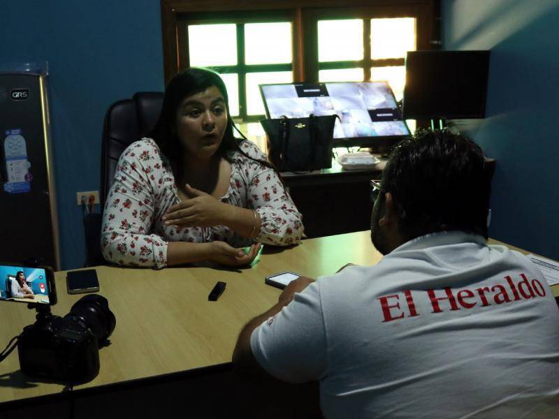 Los alcaldes, como Katherine Guillén de El Corpus, Choluteca, están buscando salidas porque hallaron las finanzas municipales embargadas y en rojo.