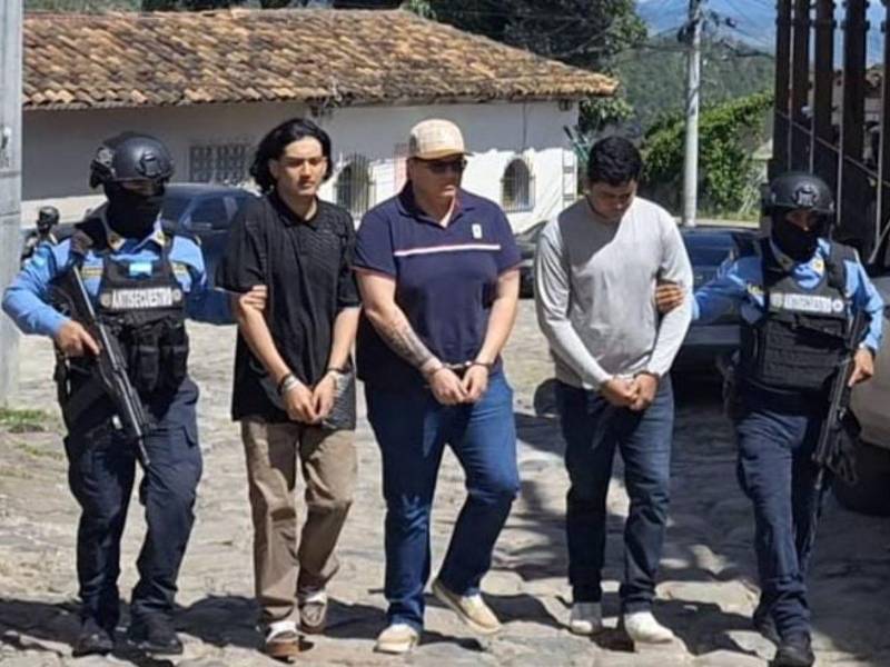 Marvin Geovanny Martínez Mendoza, Jonathan Adalberto García Ramírez y Esteban Javier Mora Morales, respectivamente de izquierda a derecha.