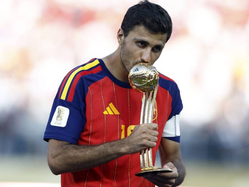 Rodri Hernández se cansó de esperar al Real Madrid y su destino estaría en Barcelona.