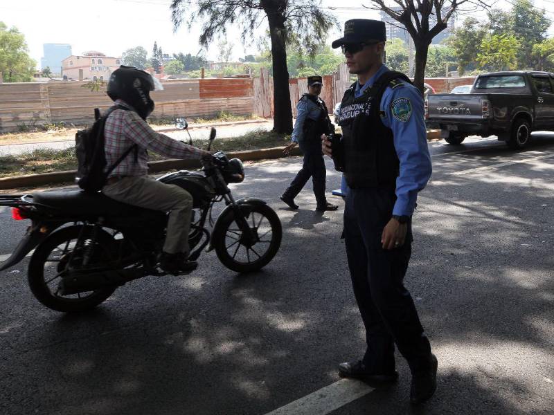 Las autoridades de la Dirección Nacional de Vialidad y Transporte (DNVT) advirtieron que cientos de motociclistas podrían enfrentar el decomiso de sus vehículos si circulan sin cumplir con los requisitos establecidos por la Ley de Tránsito.