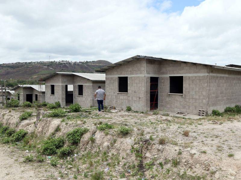 Las casas que se comenzaron a construir por la desaparecida UCP se están deteriorando.