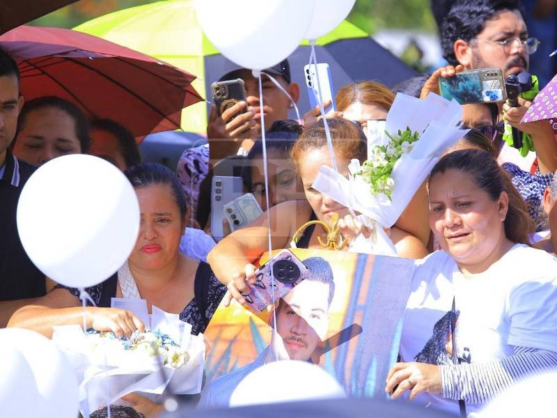 La comunidad de Cofradía se volcó para acompañar a la familia del tiktoker Hernán Martínez en un momento marcado por el pesar y el dolor en su despedida eterna.