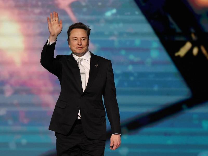 Esta no es la primera vez que Musk promete regalos. Durante la campaña de las pasadas elecciones presidenciales, anunció que entregaría un millón de dólares diario a votantes registrados en alguno de los estados más disputados entre Donald Trump y Kamala Harris.
