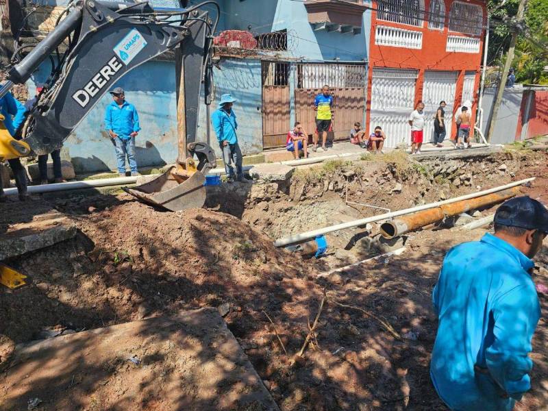 Ramiro Ordóñez falleció mientras realizaba trabajos de reparación de un tubo madre en la colonia El Reparto, en Tegucigalpa.