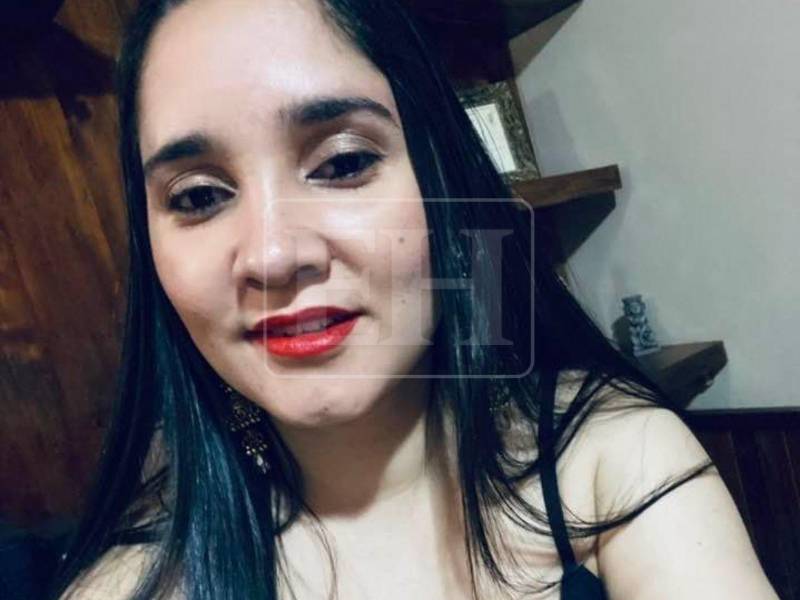 Un nuevo crimen deja enlutada a una familia en Tocoa, Colón, siendo ahora la víctima Carla López, una mujer de profesión abogada, cuyo cuerpo fue encontrado con señales de tortura y heridas provocadas con un cuchillo. Aquí los detalles: