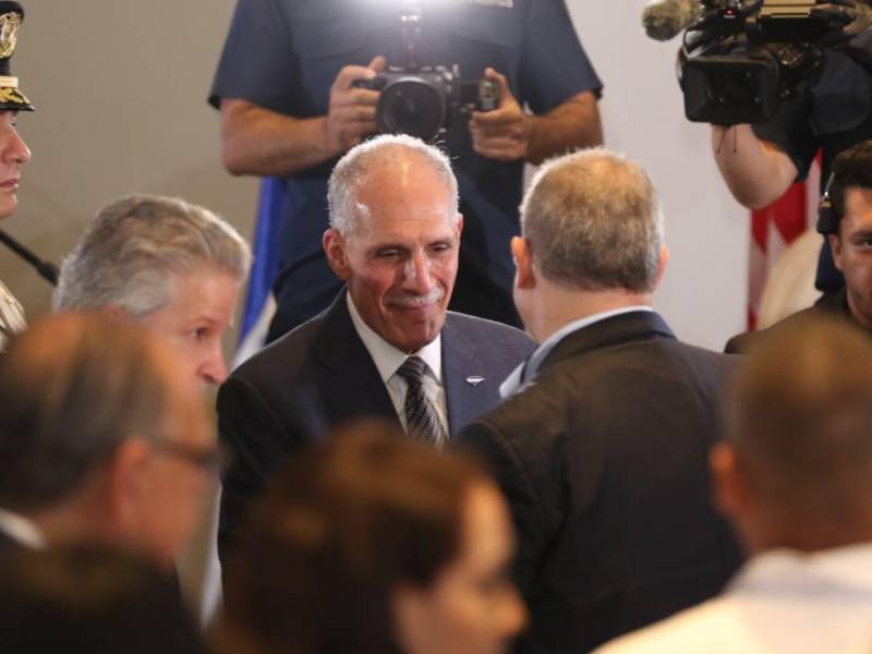 El presidente de la República, Nasry Asfura, demanda de los órganos Fiscalizadores del Estado que deben actuar por la millonaria pérdida debido al vencimiento de medicamentos.