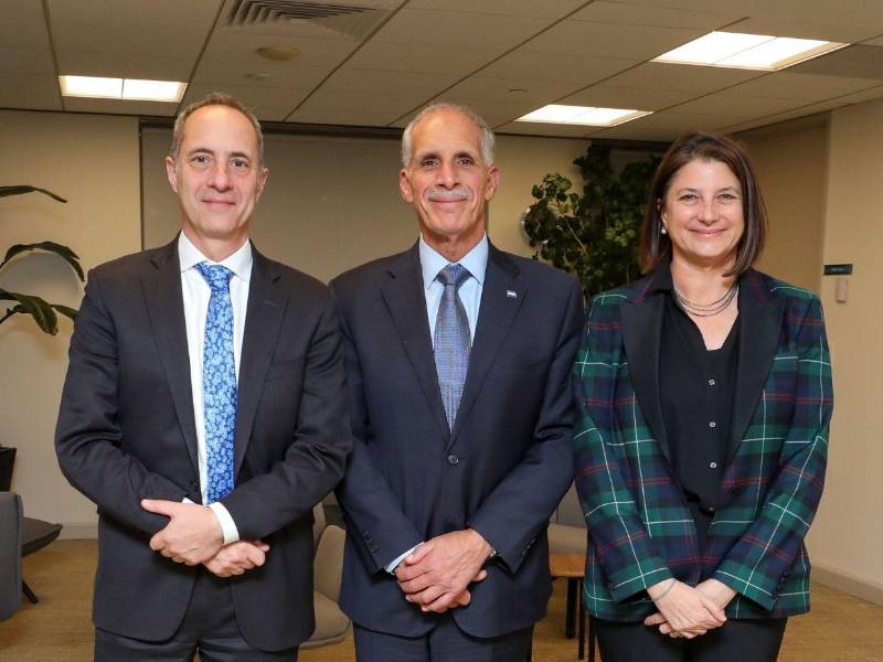 El presidente electo, Nasry Asfura, llegó a Washington D.C. con una ruta clara: reactivar la maquinaria económica y política en Honduras. El mandatario realizó una visita de alto perfil a la sede del Banco Interamericano de Desarrollo (BID) este miércoles 14 de enero.