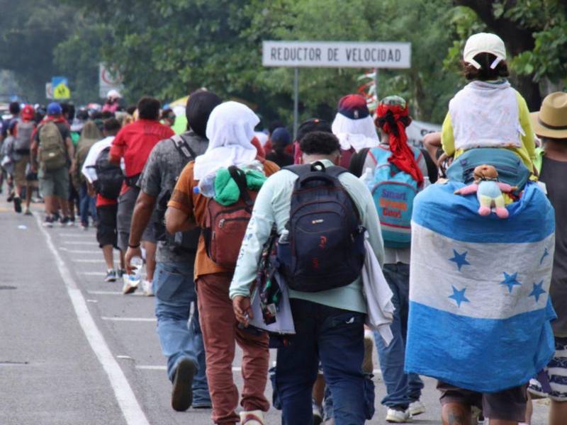 Una caravana integrada por unos 300 migrantes, en su mayoría hondureños, ingresó a México desde Guatemala con la intención de avanzar hacia el norte del país: algunos para llegar a Estados Unidos y otros para permanecer en territorio mexicano.
