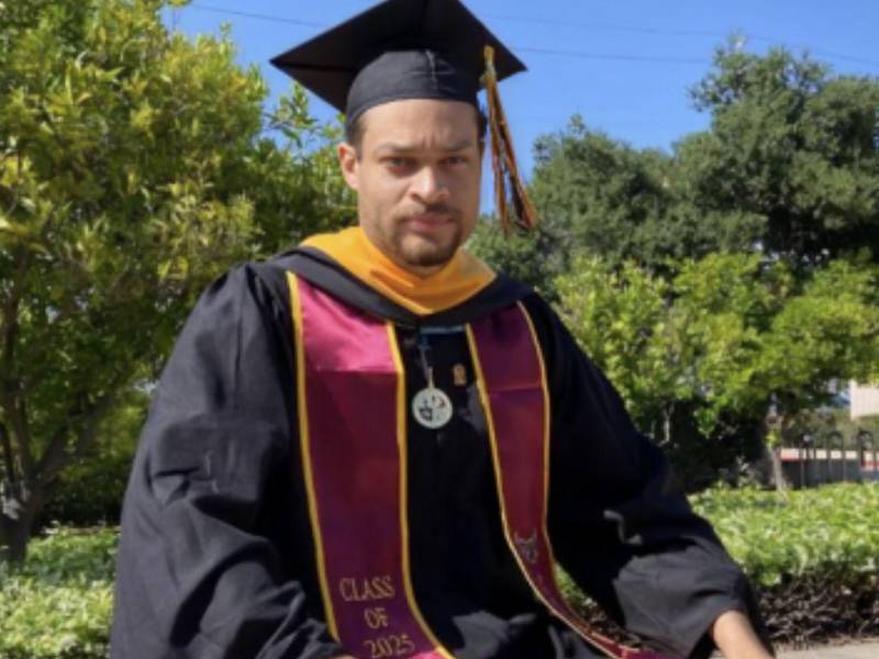 Los servicios secretos estadounidenses redujeron y arrestaron este sábado a un joven que intentó entrar armado a la cena anual de la Asociación de Corresponsales de la Casa Blanca (WHCA), evento al que asistían el presidente Donald Trump, la primera dama y miembros del gobierno estadounidense.