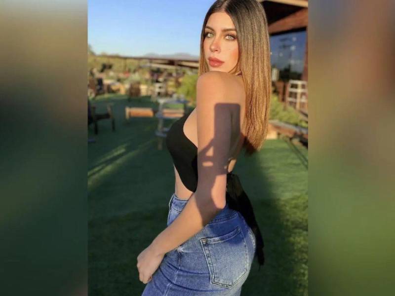 La joven madre y exreina de belleza mexicana, Carolina Flores Gómez, fue asesinada por su suegra el pasado domingo 19 de abril, así quedó evidenciado a través de un video que comenzó a circular en las redes ayer (miércoles) conmocionando a México entero. ¿Quién era y por qué terminó asesinada? A continuación los detalles.