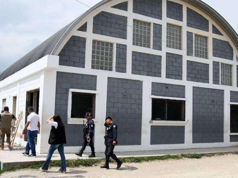 En la nueva aduana, habrá un escáner y registros para todos los ingresos a la cárcel.