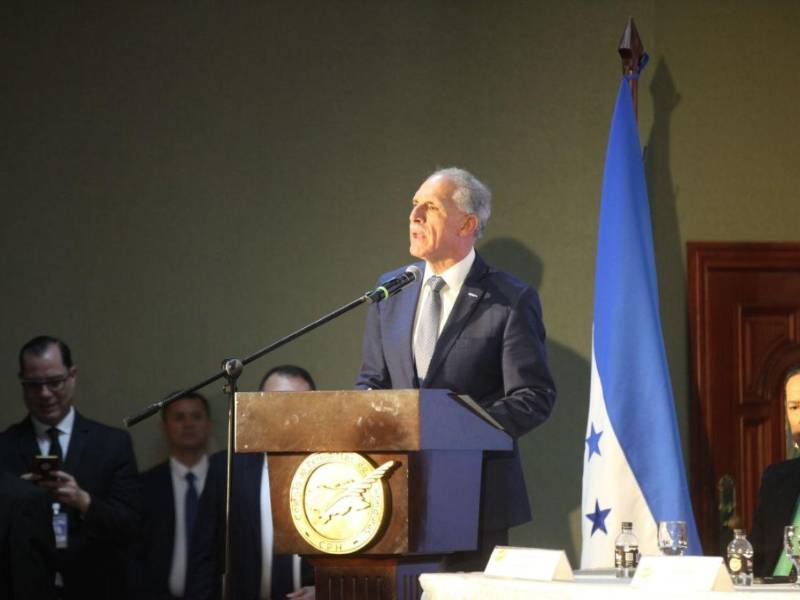 El mandatario brindó un discurso en el que prometió seguridad para los periodistas.