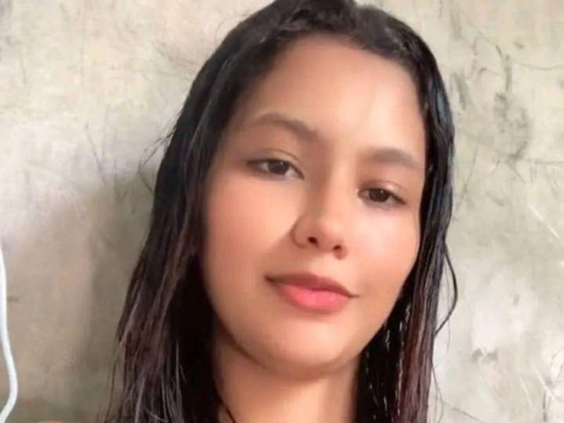 El cuerpo de una jovencita fue encontrado sin vida; estaba semidesnudo y partes de su ropa interior estaban a corta distancia de ella.