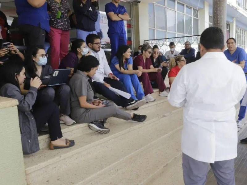 Este domingo los médicos cumplen 29 días consecutivos de paralizar la consulta externa en los diferentes establecimientos sanitarios.