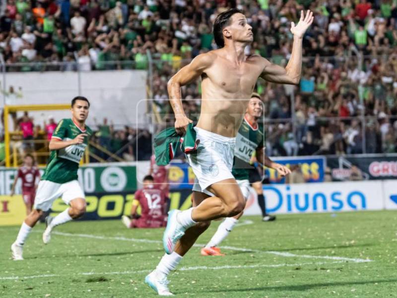 Brian Farioli llegaba de anotarle a Real España en la triangular y anota nuevamente con el Marathón.