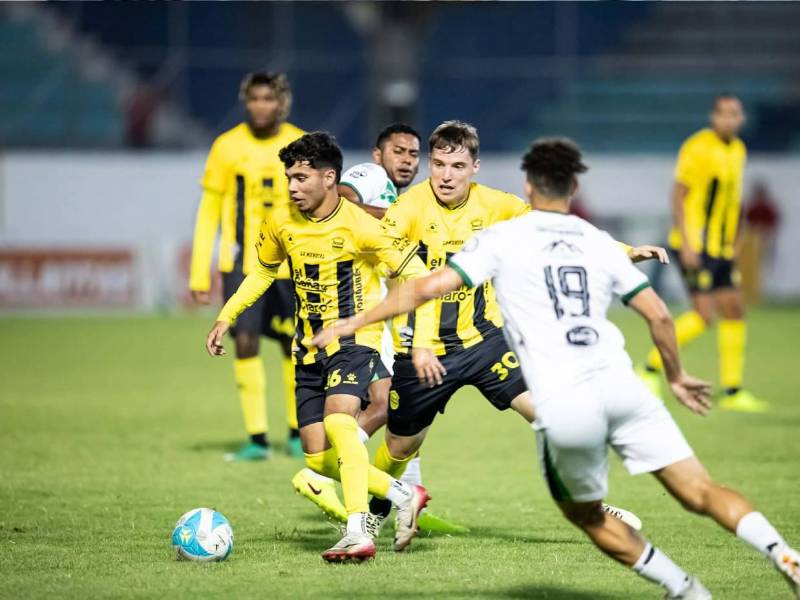 Imágenes del desarrollo del partido.