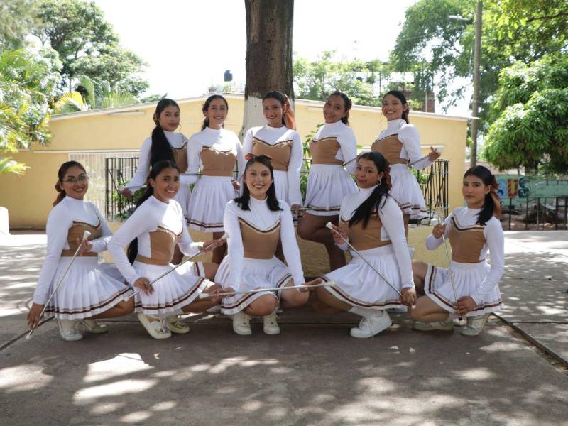 El hermoso ramillete de palillonas destaca por su coordinación y esmero en las prácticas.