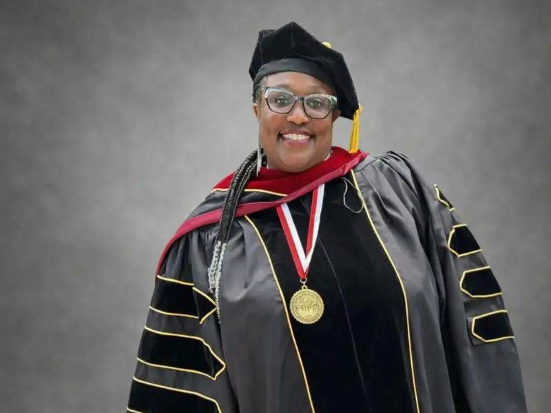 La muerte de una maestra de educación especial en el estado de Georgia, Estados Unidos, ha generado conmoción y cuestionamientos en torno a un operativo del Servicio de Inmigración y Control de Aduanas (ICE), luego de que un migrante guatemalteco intentara evadir a agentes federales y provocara un choque fatal en las afueras de Savannah.