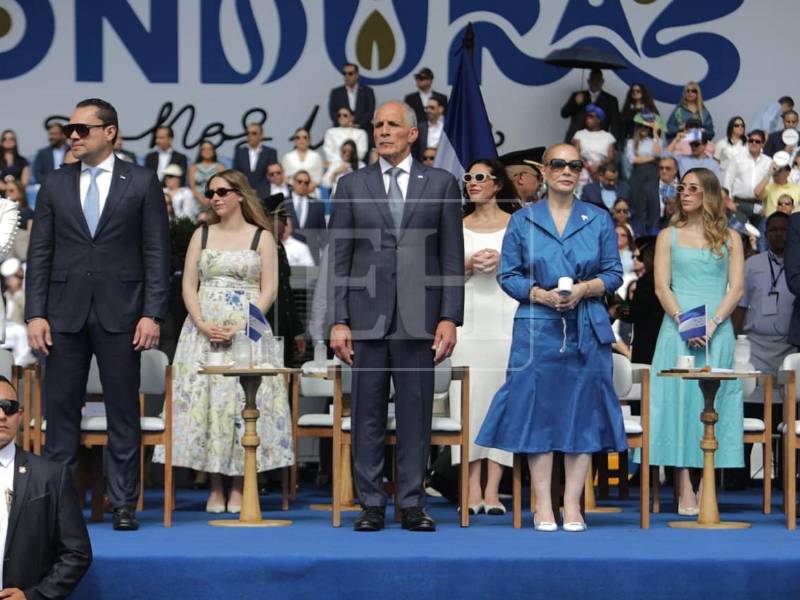 El presidente Nasry Asfura estuvo acompañado por sus familiares durante los actos conmemorativos por el aniversario de la independencia de Honduras.<b> </b>