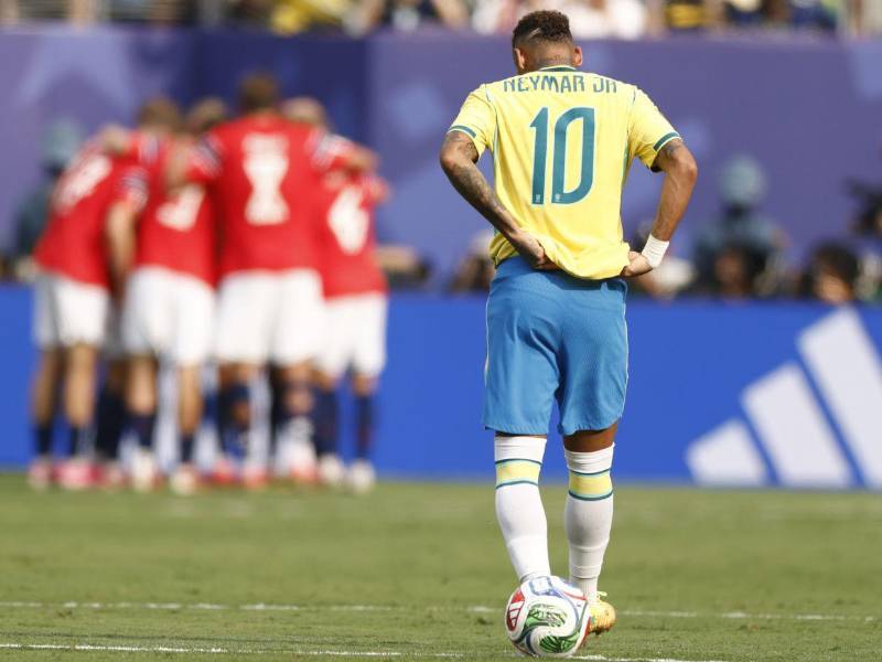 Neymar, entre lágrimas, dijo adiós a la Selección Brasileña, lamentando no haber podido ganar el sexto Mundial.