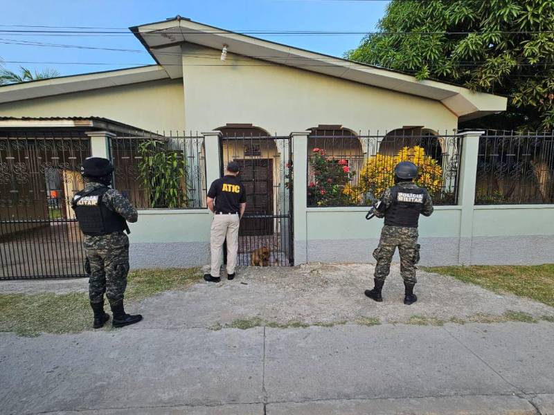 La ATIC ejecutó allanamientos en el municipio de San Marcos para arrestar a los cinco imputados.