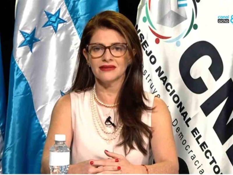 Karen Rodríguez presentó su renuncia al CNE tras la lectura de un juicio político en el Congreso Nacional.