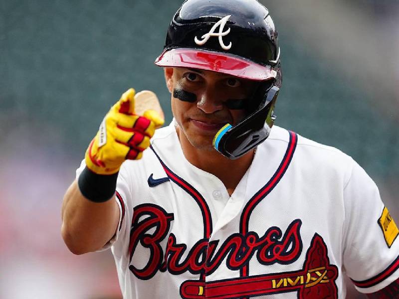 El gran momento de Dubón también se reflejó fuera del terreno de juego.