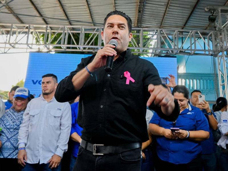 Juan Diego Zelaya, candidato a alcalde del Distrito Central por el Partido Nacional, reveló por qué se viste de color negro todos los días y el motivo tiene que ver con la familia presidencial entre Xiomara Castro y Manuel Zelaya Rosales.