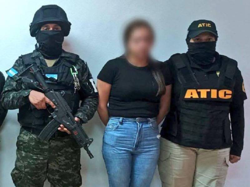 Las investigaciones determinaron que la imputada reclutaba mujeres de distintas edades bajo la apariencia de ofrecer servicios de relajación a clientes que frecuentaban el negocio.