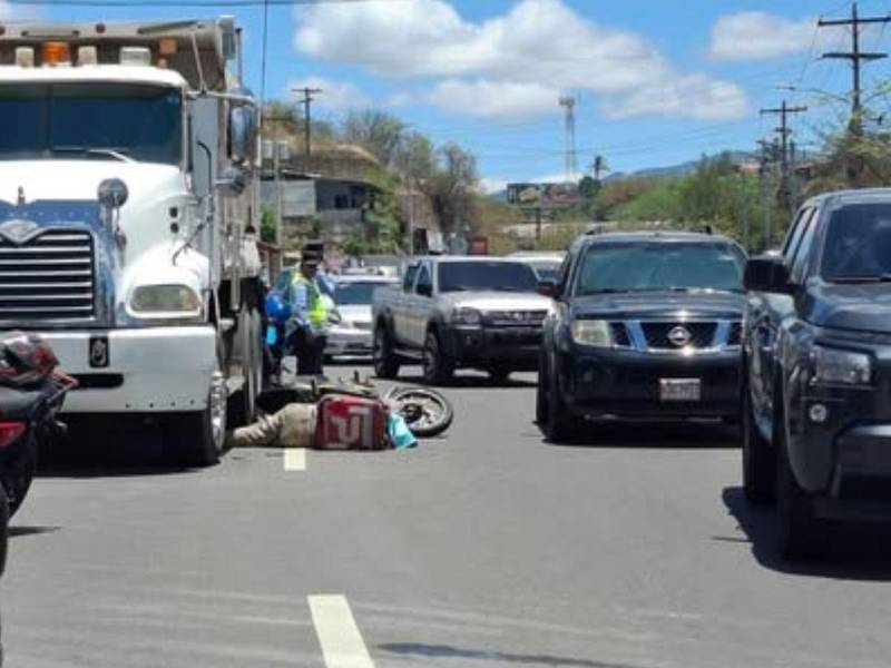 La víctima murió mientras laboraba entregando pedidos en la capital.