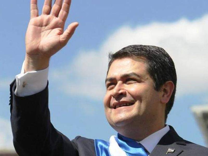Juan Orlando Hernández anunció en sus redes sociales que regresará a Honduras tras la suspensión temporal de la orden de captura en su contra.
