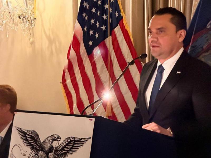 El presidente del Legislativo brindó un discurso tras recibir el reconocimiento.