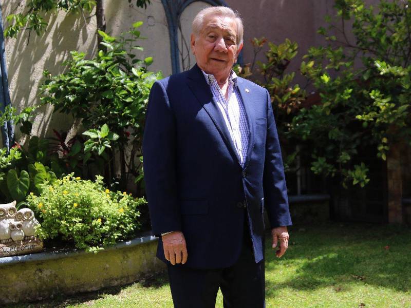 Reconoce que ya no va a los estadios, pero que sigue siendo un fiel seguidor del amado león, el Olimpia.