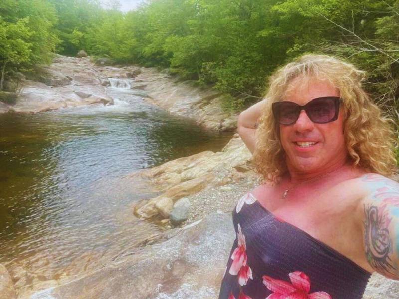 Como Robert Dorgan fue identificado por la Policía de Rhode Island al autor del tiroteo ocurrido el lunes en un estadio de hockey sobre hielo donde murieron tres personas, incluyendo el atacante.