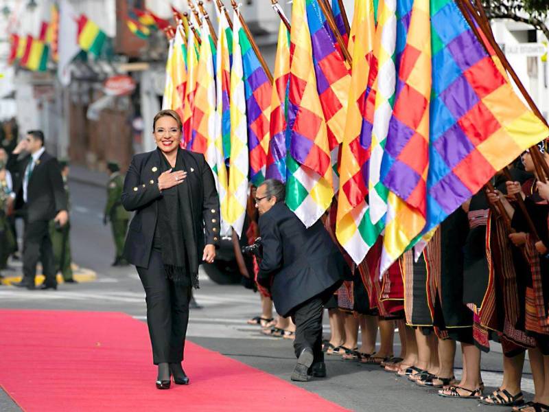 La presidenta en la ceremonia de por el festejo del Bicentenario de Independencia de Bolivia.