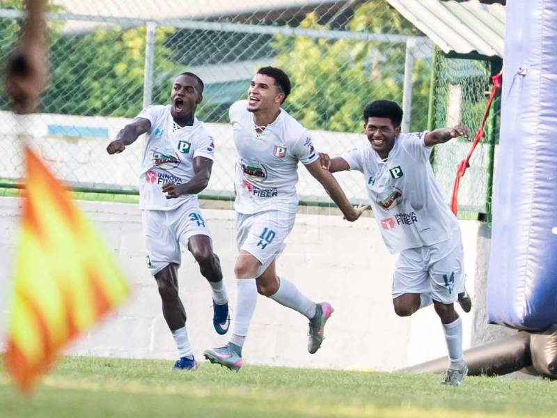 Imágenes del desarrollo del partido.