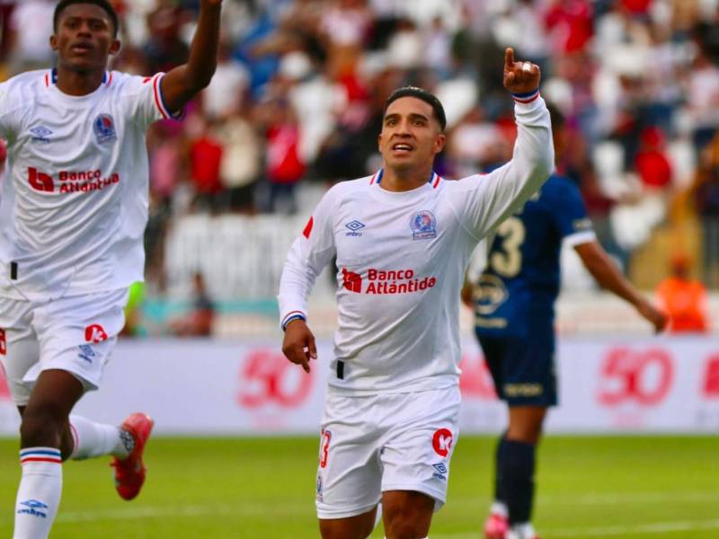 Michaell Chirinos reaccionó rápido para darle el empate al Olimpia ante Motagua.