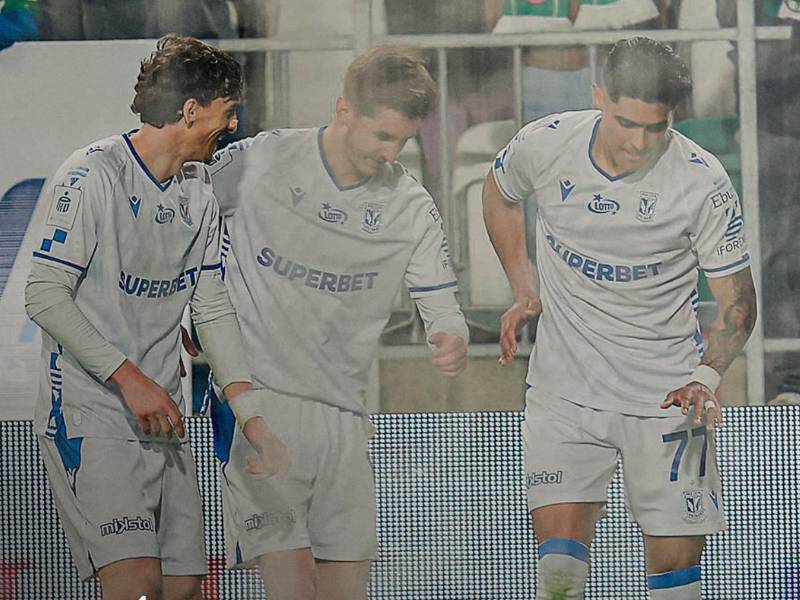 Así celebró el delantero catracho uno de los goles en el partido.