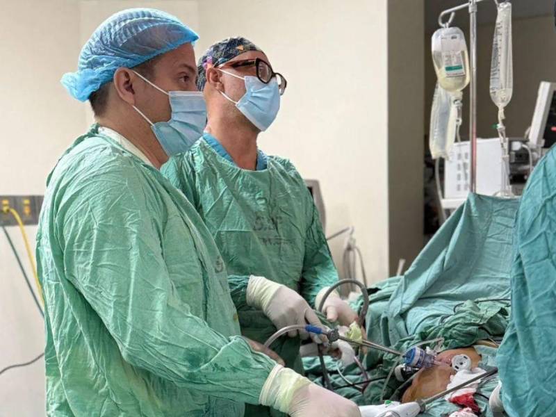 Son más de 13 mil personas las que esperan ser operadas en el sistema de salud nacional.