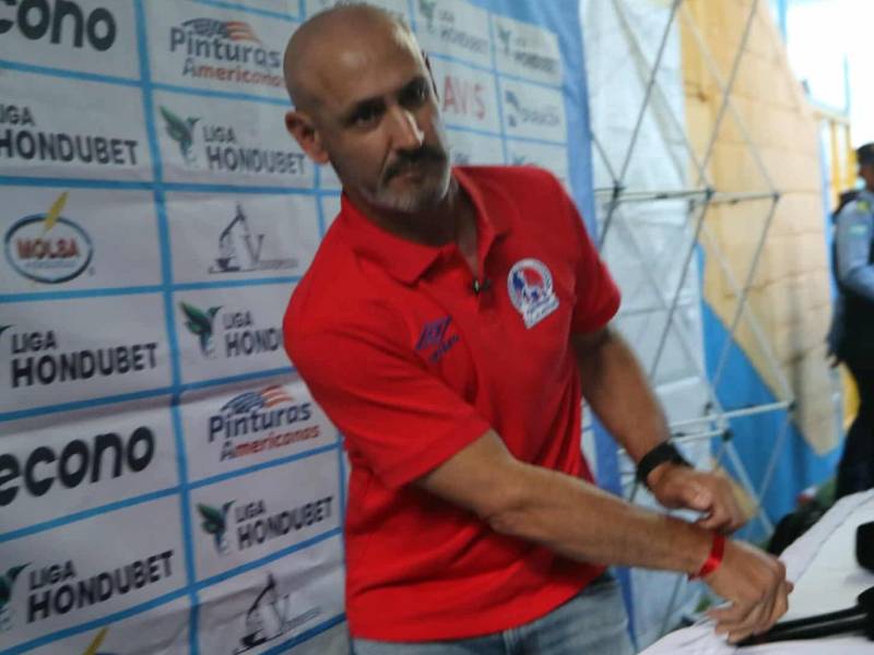 Uno de los obstáculos que podrían impedir un posible regreso de Héctor Vargas al Olimpia es que mantuvo algunas disputas verbales con Osman Madrid, uno de los hombres fuertes en la dirigencia del equipo merengue.