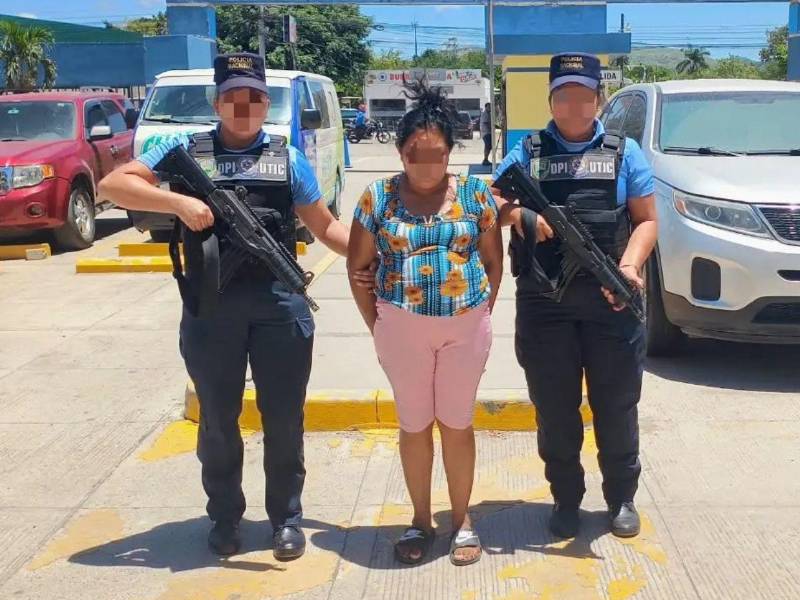 Una mujer de 62 años fue capturada en Comayagua, acusada de permitir abusos sexuales contra su nieta a cambio de dinero.
