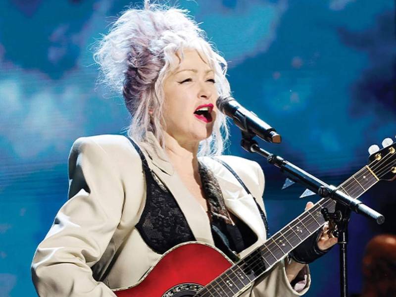 La primera noche de la residencia de Cyndi Lauper en el Colosseum de Caesars Palace en Las Vegas, el pasado viernes, quedó marcada por un momento no previsto.