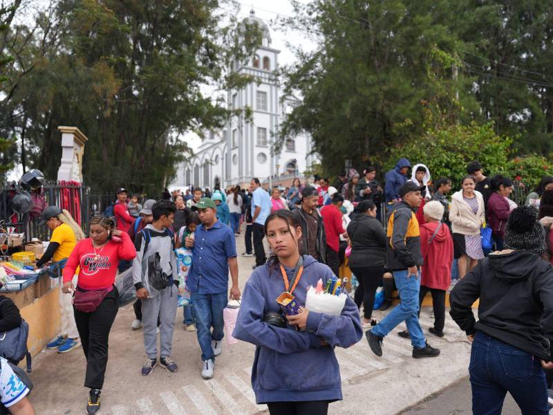 Autoridades de los tres poderes del Estado participaron en la misa solemne en honor a la Virgen de Suyapa, símbolo de fe e identidad nacional.