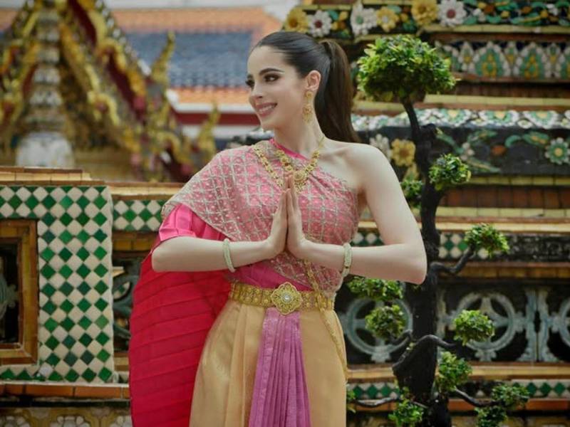 Calladita no te ves más bonita: Sheinbaum respalda a Miss México tras el escándalo con Nawat Itsaragrisil