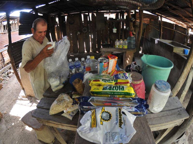 Quienes recibieron la comida agradecieron a Dios, a las personas que colaboraron y a Diario EL HERALDO.