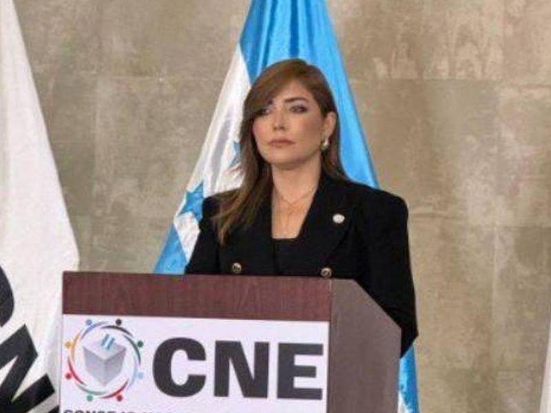 Hall reafirmó que el CNE debe mantenerse enfocado en su misión de garantizar los comicios, enfatizando que “Honduras es primero”.