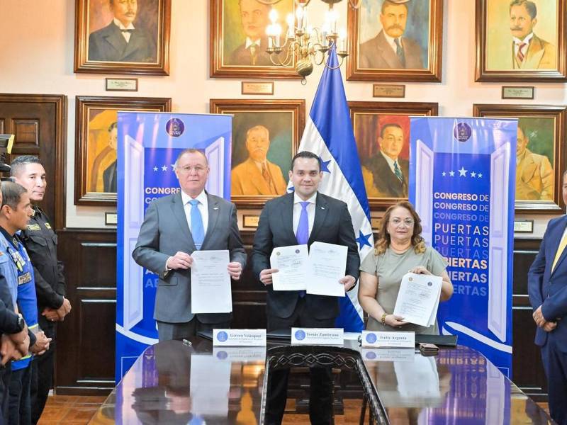 Zambrano subrayó que una de las metas de la iniciativa es que los estudiantes comprendan cómo funciona el Congreso Nacional.