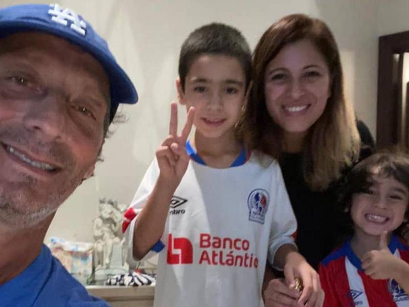 Para Pedro Troglio, sus grandes amores son sus padres, su esposa Alejandra —compañera de vida y refugio— y sus seis hijos, quienes son su mayor sostén y fortaleza.